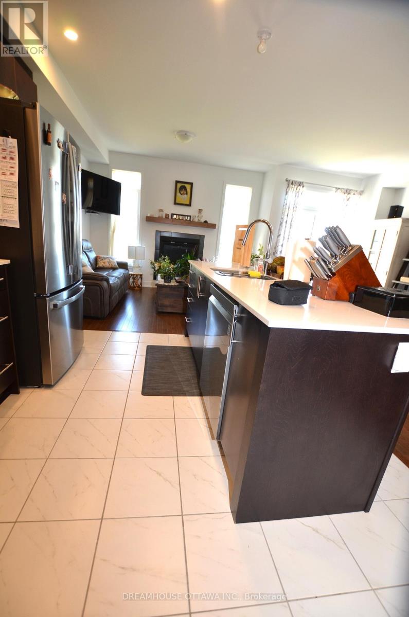257 Finsbury Avenue, Ottawa, Ontario  K2S 2Y2 - Photo 11 - X12393510