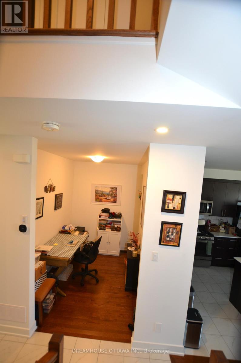 257 Finsbury Avenue, Ottawa, Ontario  K2S 2Y2 - Photo 12 - X12393510