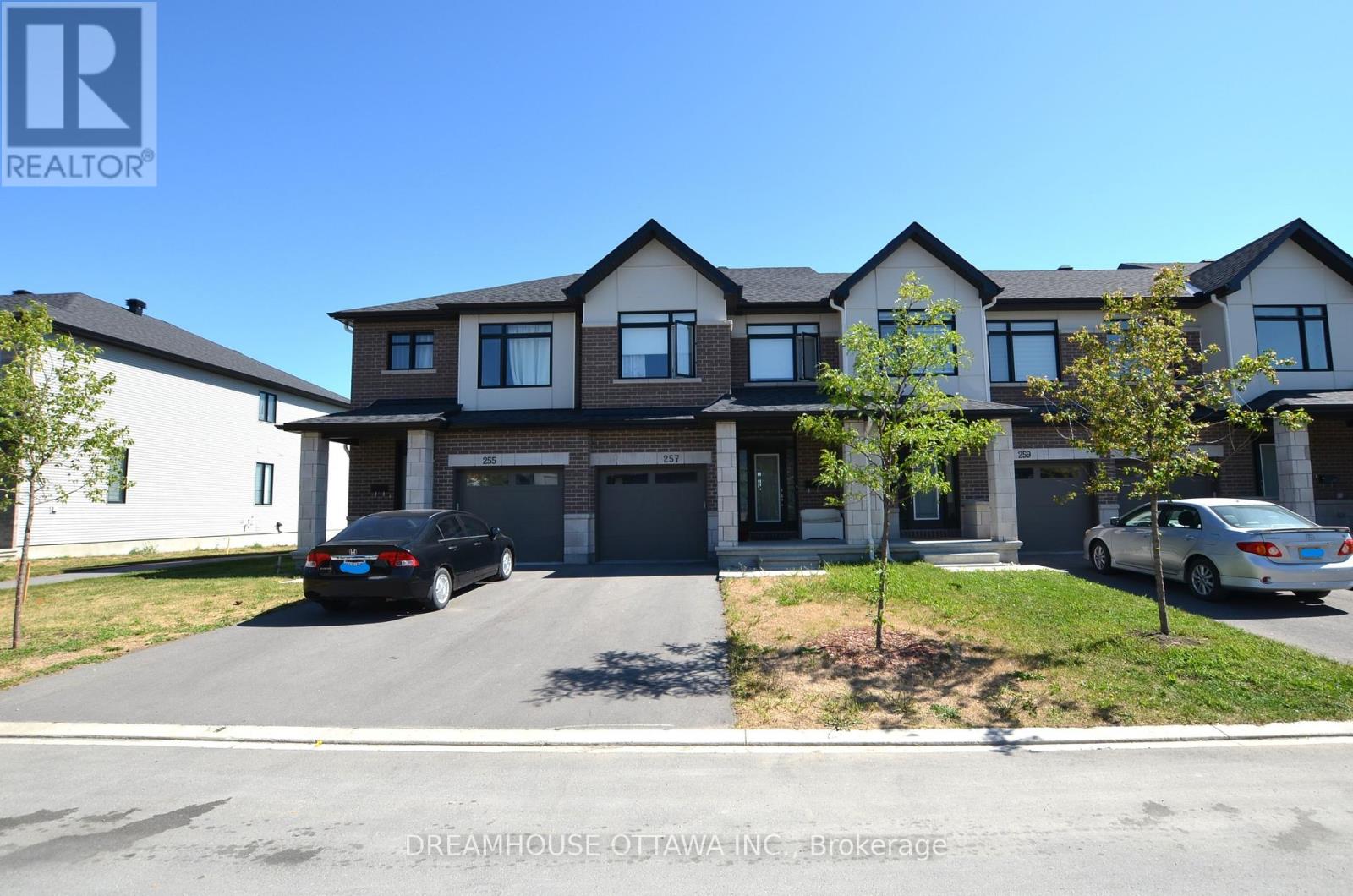 257 Finsbury Avenue, Ottawa, Ontario  K2S 2Y2 - Photo 2 - X12393510