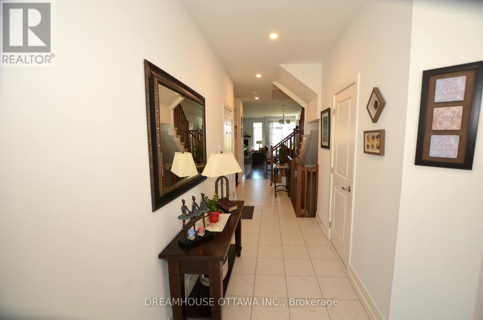 257 Finsbury Avenue, Ottawa, Ontario  K2S 2Y2 - Photo 4 - X12393510
