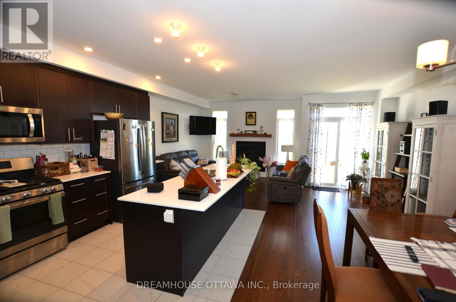 257 Finsbury Avenue, Ottawa, Ontario  K2S 2Y2 - Photo 5 - X12393510