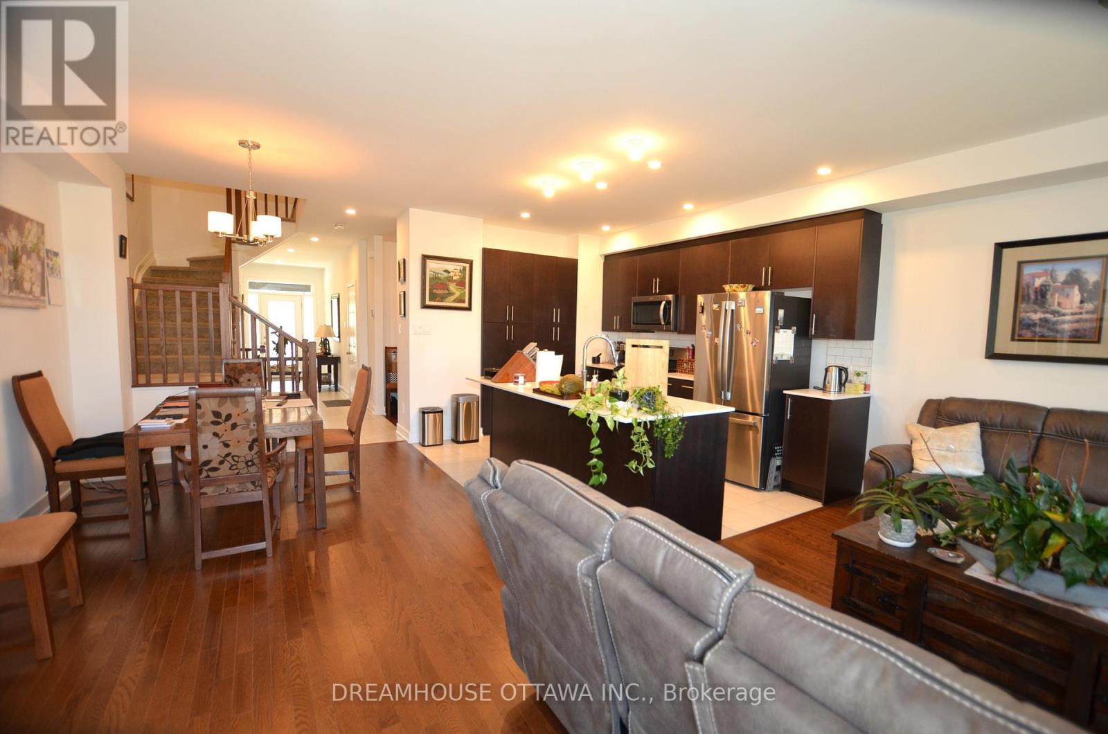 257 Finsbury Avenue, Ottawa, Ontario  K2S 2Y2 - Photo 7 - X12393510