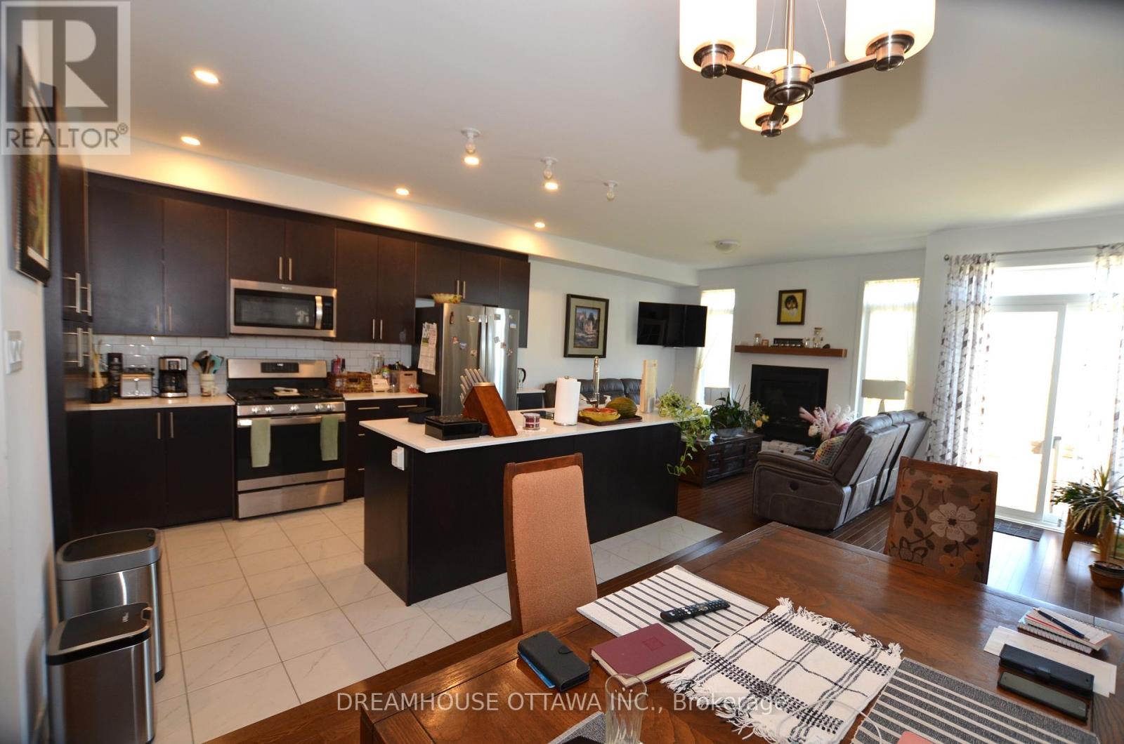 257 Finsbury Avenue, Ottawa, Ontario  K2S 2Y2 - Photo 8 - X12393510