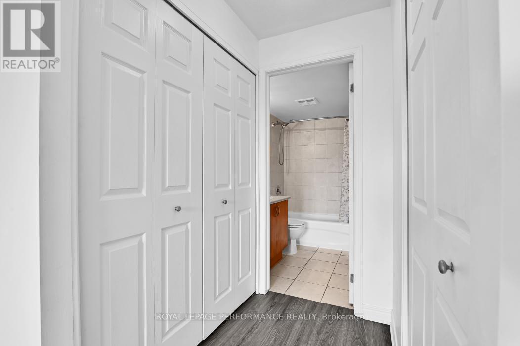 407 - 429 Somerset Street W, Ottawa, Ontario  K1P 2P5 - Photo 12 - X12393536