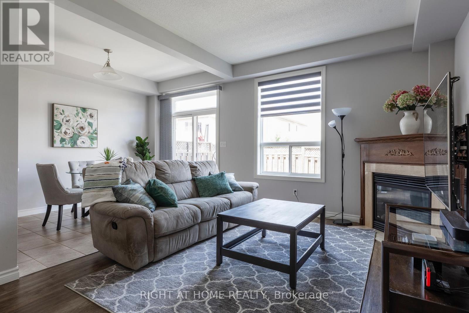 56 Marina Point Crescent, Hamilton, Ontario  L8E 0E4 - Photo 11 - X12393400