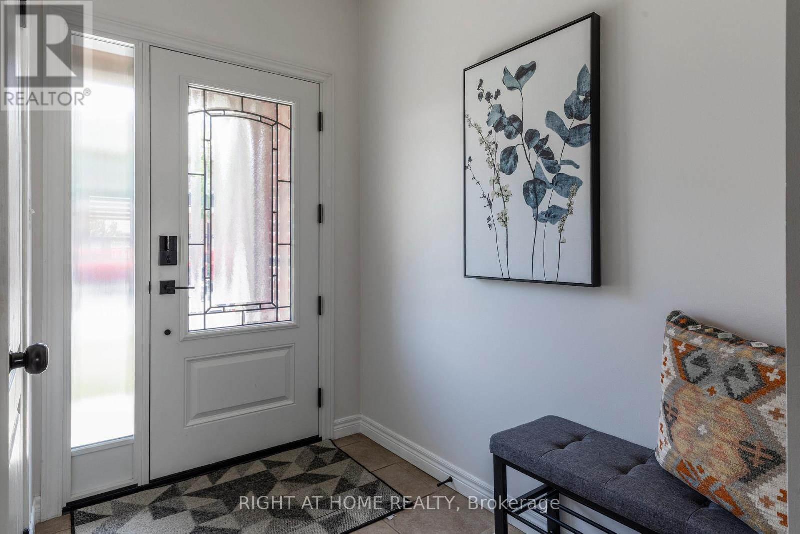 56 Marina Point Crescent, Hamilton, Ontario  L8E 0E4 - Photo 3 - X12393400