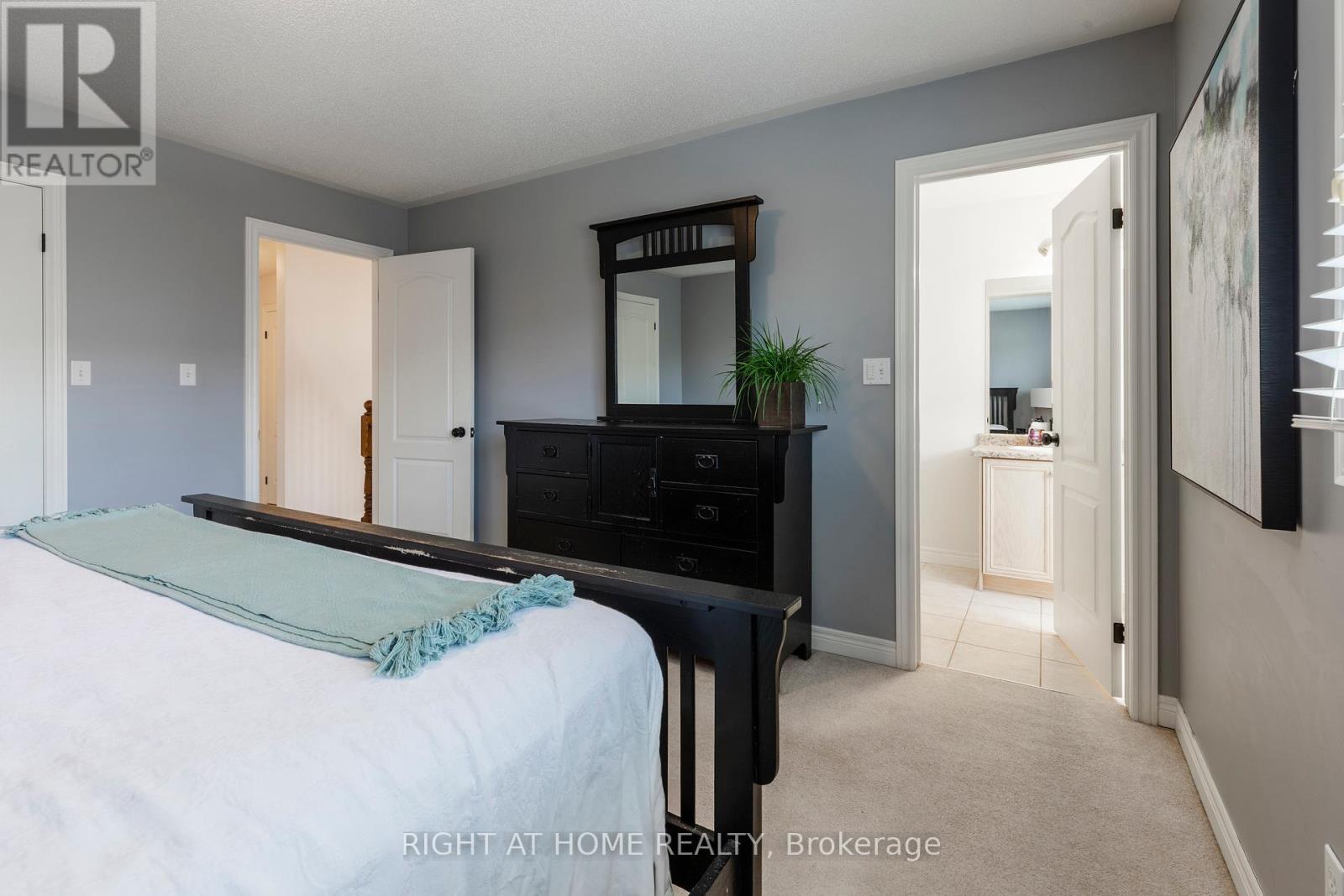 56 Marina Point Crescent, Hamilton, Ontario  L8E 0E4 - Photo 30 - X12393400