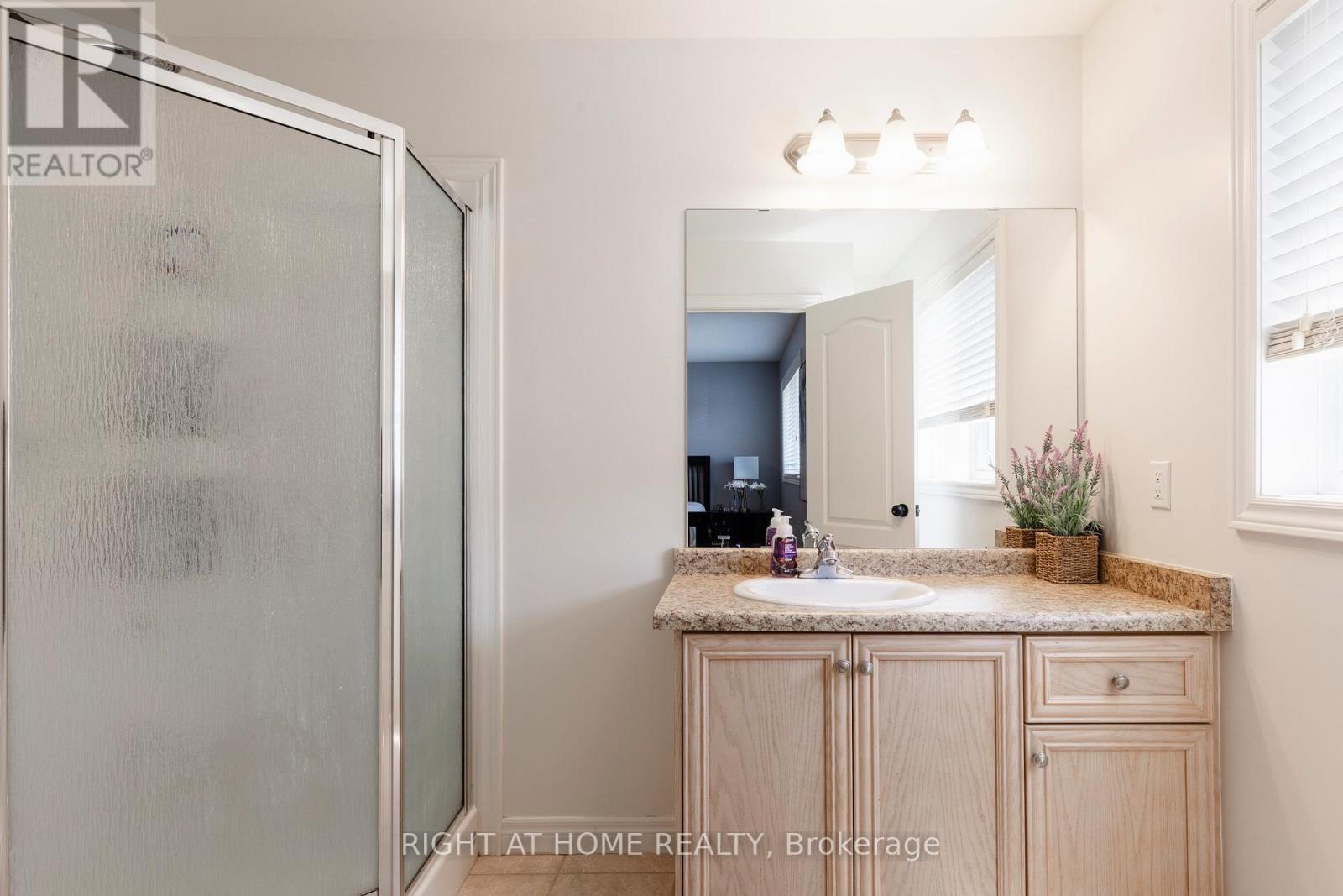 56 Marina Point Crescent, Hamilton, Ontario  L8E 0E4 - Photo 31 - X12393400