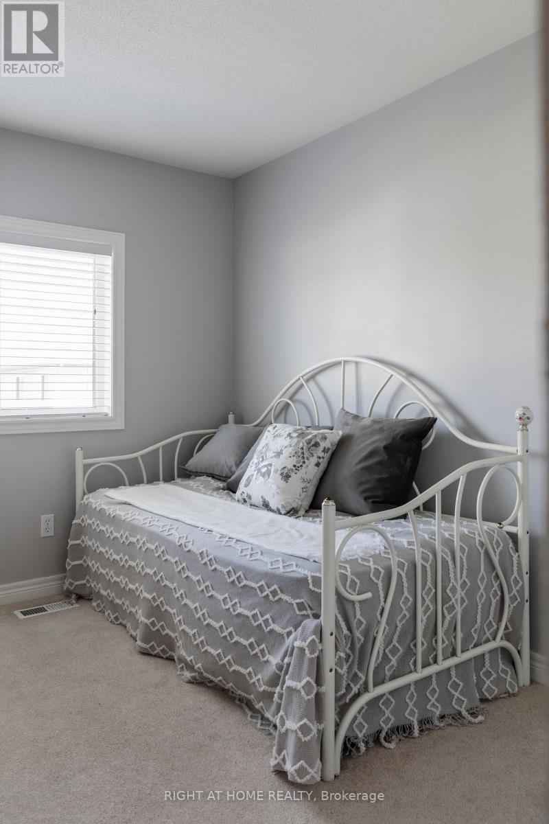 56 Marina Point Crescent, Hamilton, Ontario  L8E 0E4 - Photo 34 - X12393400