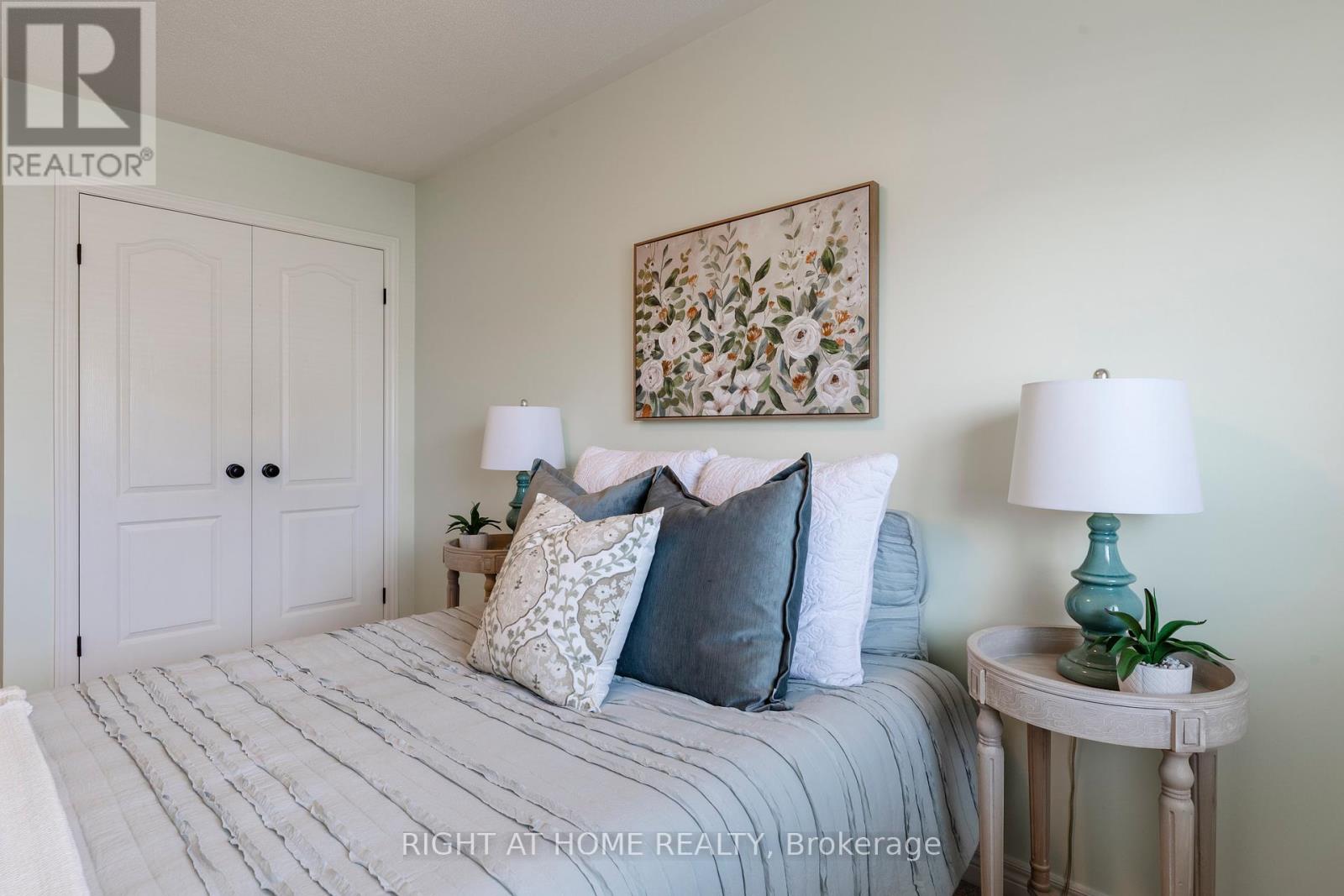 56 Marina Point Crescent, Hamilton, Ontario  L8E 0E4 - Photo 38 - X12393400