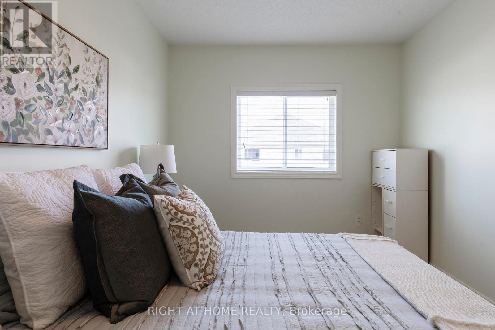 56 Marina Point Crescent, Hamilton, Ontario  L8E 0E4 - Photo 39 - X12393400