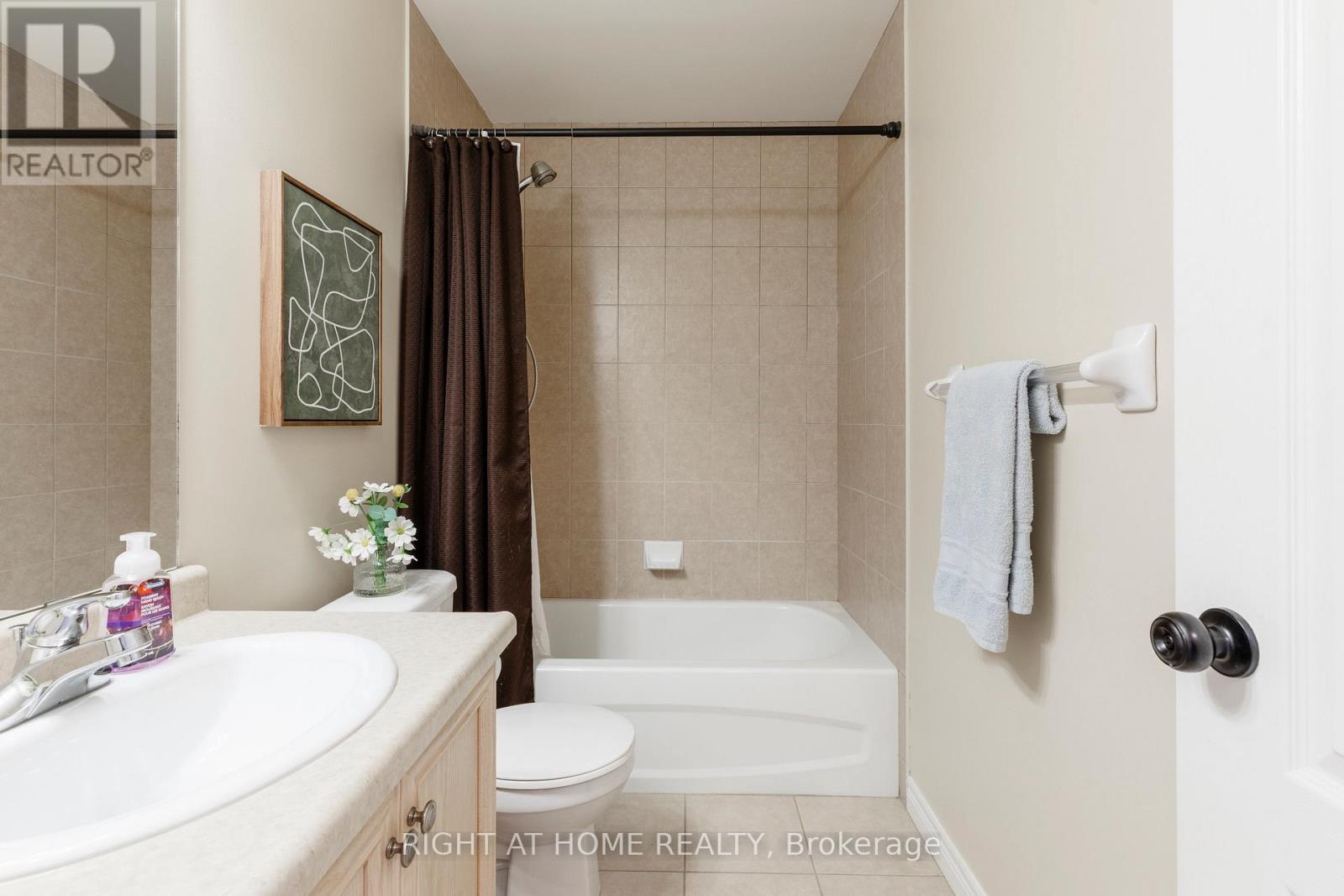 56 Marina Point Crescent, Hamilton, Ontario  L8E 0E4 - Photo 41 - X12393400