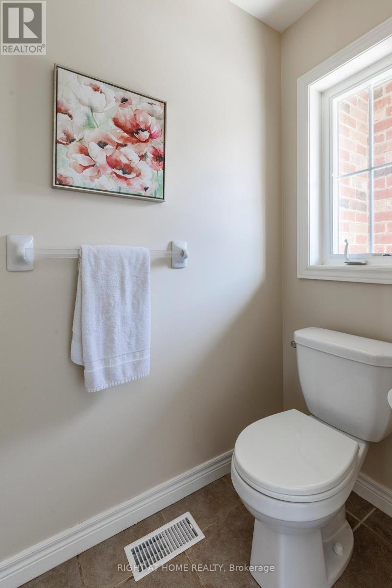 56 Marina Point Crescent, Hamilton, Ontario  L8E 0E4 - Photo 5 - X12393400