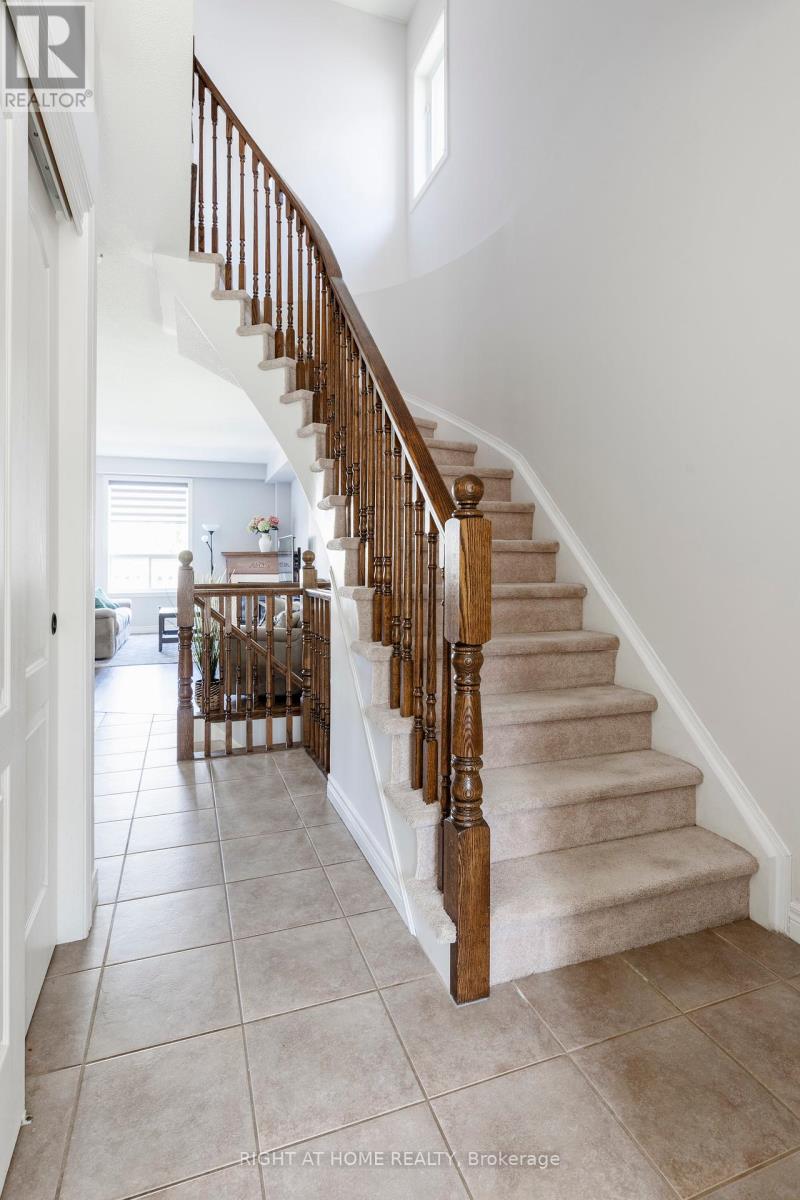 56 Marina Point Crescent, Hamilton, Ontario  L8E 0E4 - Photo 7 - X12393400