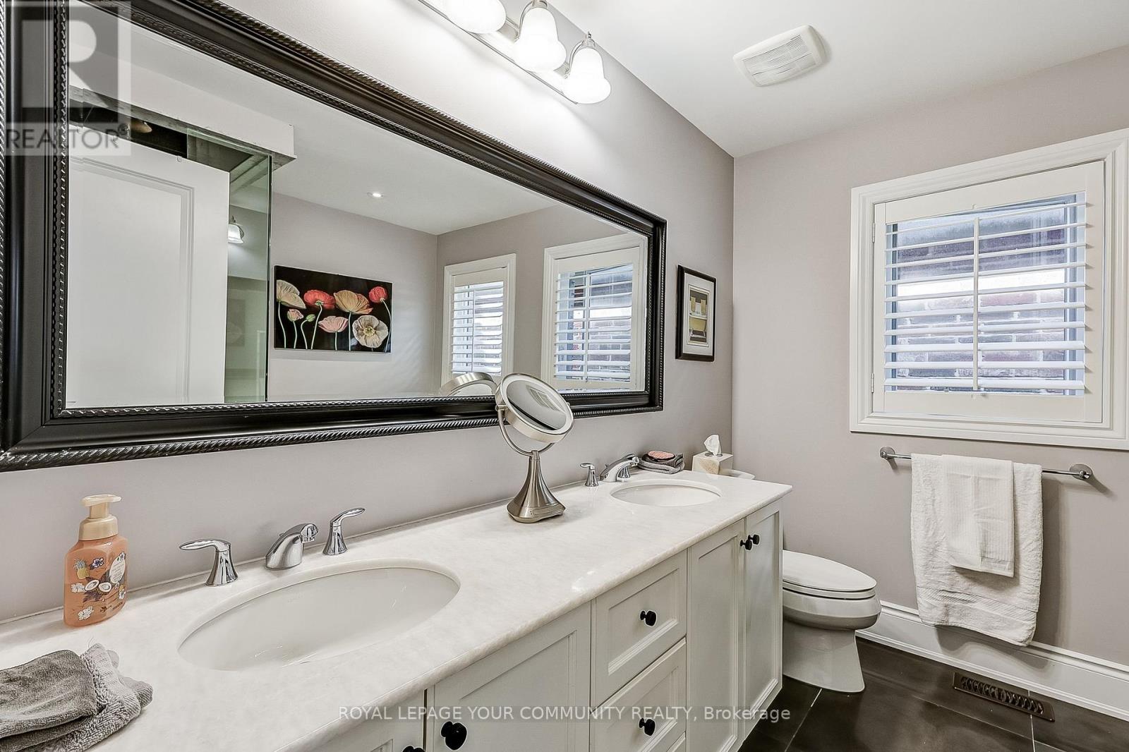 17 Claudview Street, King (King City), Ontario  L7B 0C6 - Photo 22 - N12391554
