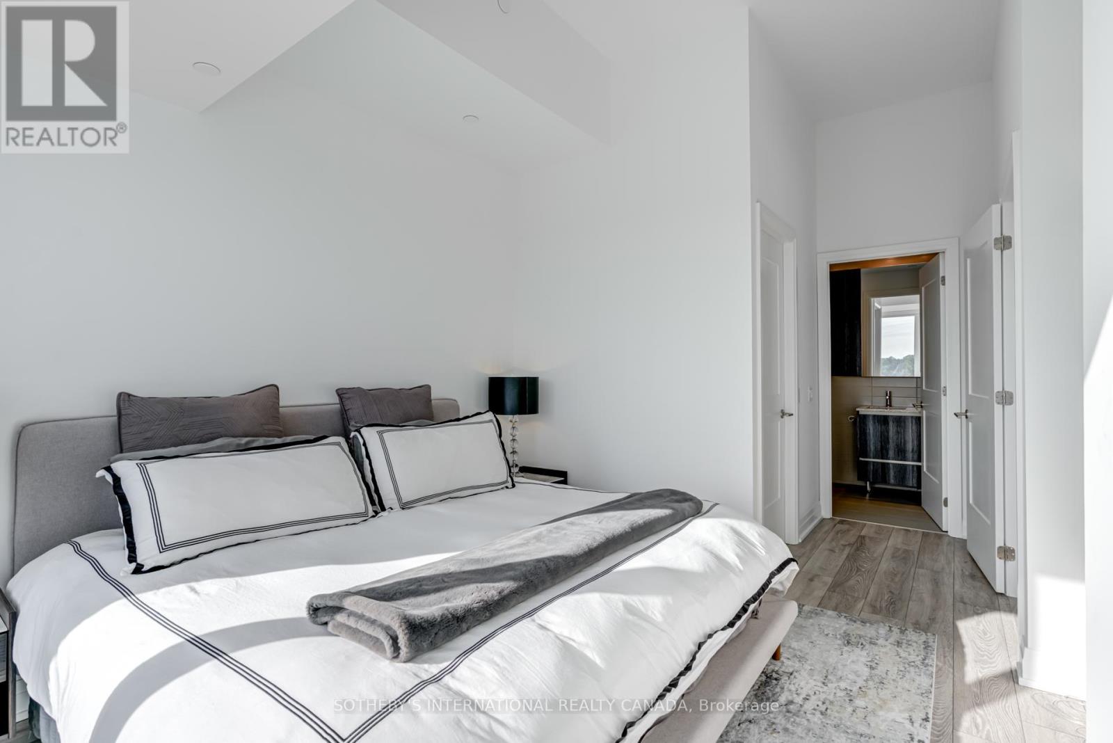 707 - 21 Park Street E, Mississauga, Ontario  L5G 0C2 - Photo 12 - W12392614