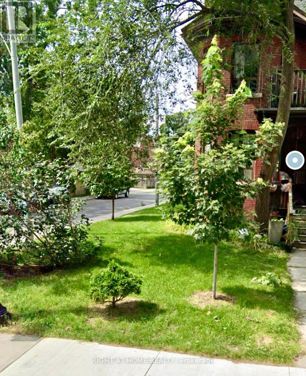 526 PALMERSTON BOULEVARD, Toronto, Ontario