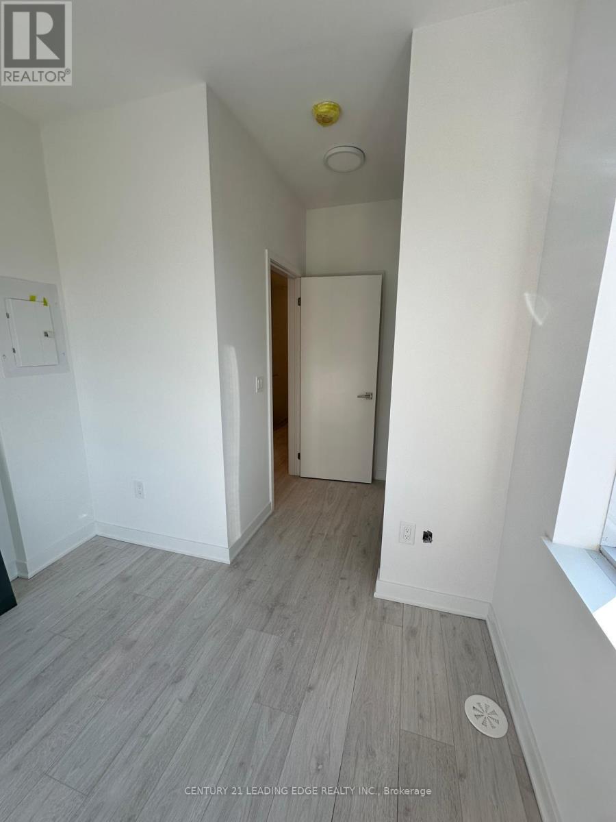 67 - 71 Curlew Drive, Toronto (Parkwoods-Donalda), Ontario  M3A 0B2 - Photo 4 - C12390114