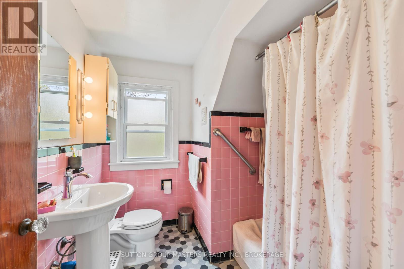 284 Helen Street, Kingston, Ontario  K7L 4P7 - Photo 27 - X12393669