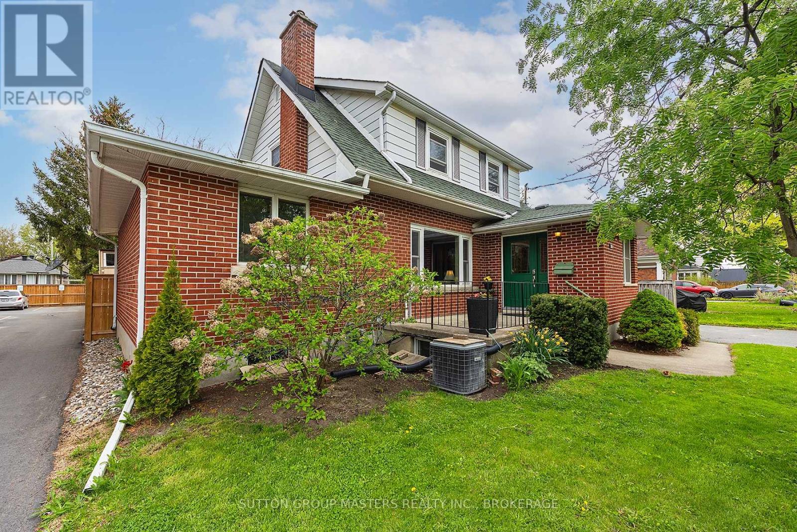 284 Helen Street, Kingston, Ontario  K7L 4P7 - Photo 3 - X12393669