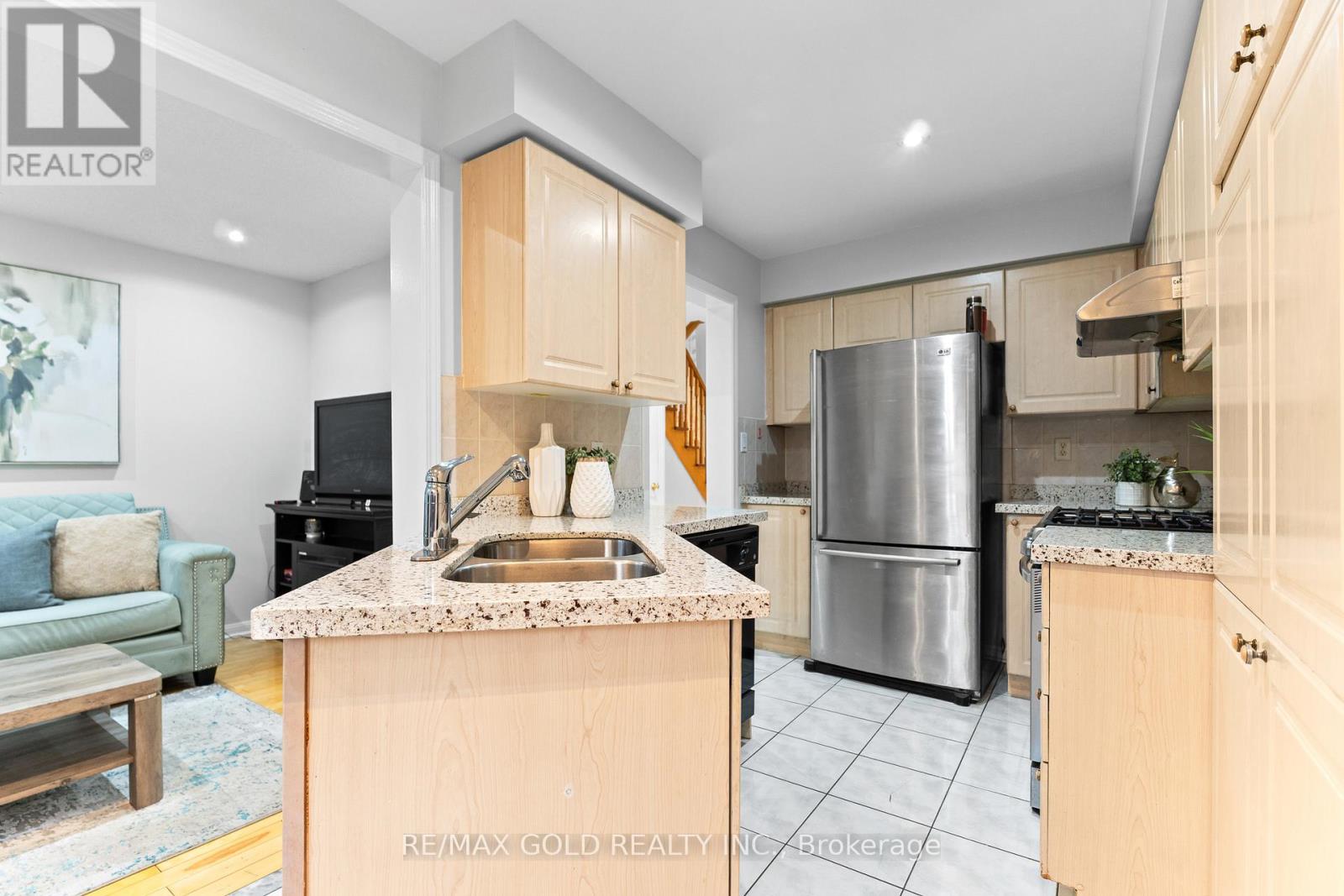 83 Mount Ranier Crescent, Brampton (Sandringham-Wellington), Ontario  L6R 2L1 - Photo 13 - W12393197