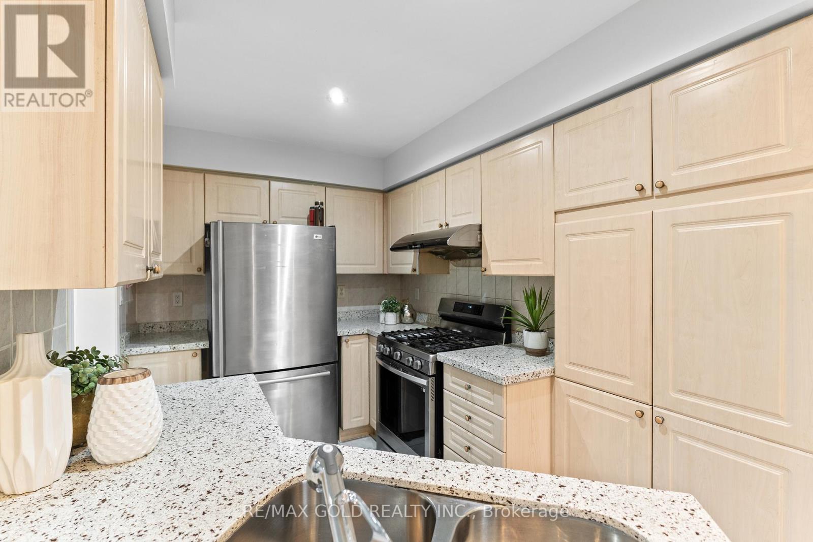 83 Mount Ranier Crescent, Brampton (Sandringham-Wellington), Ontario  L6R 2L1 - Photo 17 - W12393197