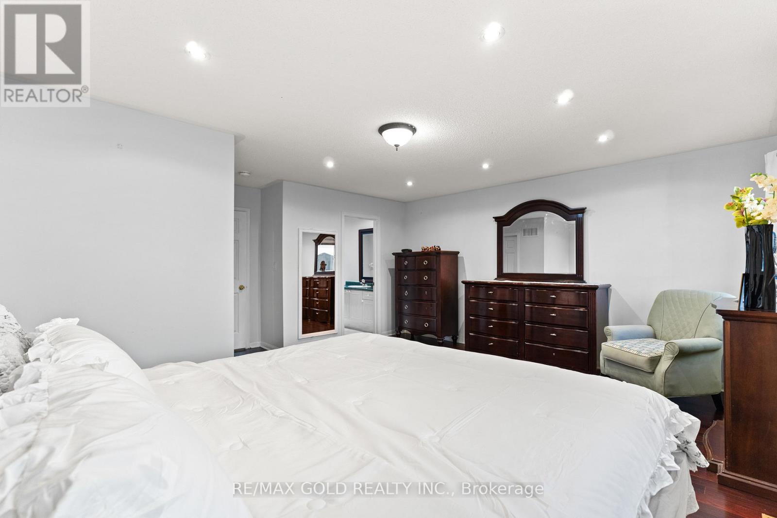 83 Mount Ranier Crescent, Brampton (Sandringham-Wellington), Ontario  L6R 2L1 - Photo 26 - W12393197