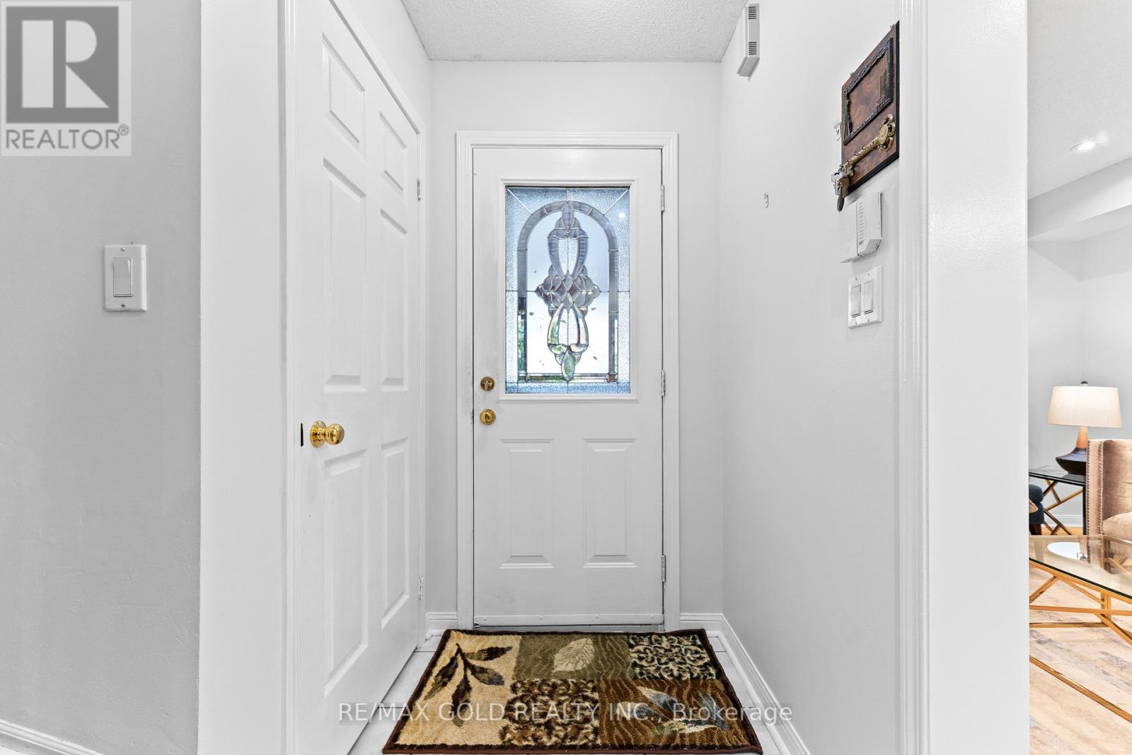 83 Mount Ranier Crescent, Brampton (Sandringham-Wellington), Ontario  L6R 2L1 - Photo 5 - W12393197