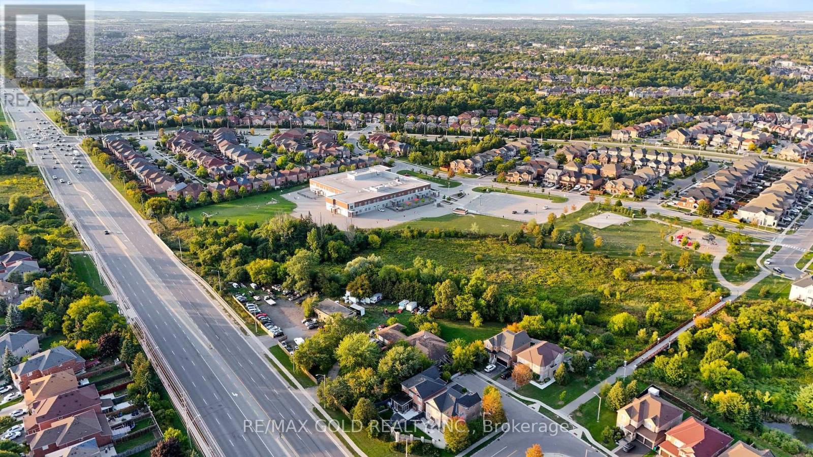 83 Mount Ranier Crescent, Brampton (Sandringham-Wellington), Ontario  L6R 2L1 - Photo 48 - W12393197