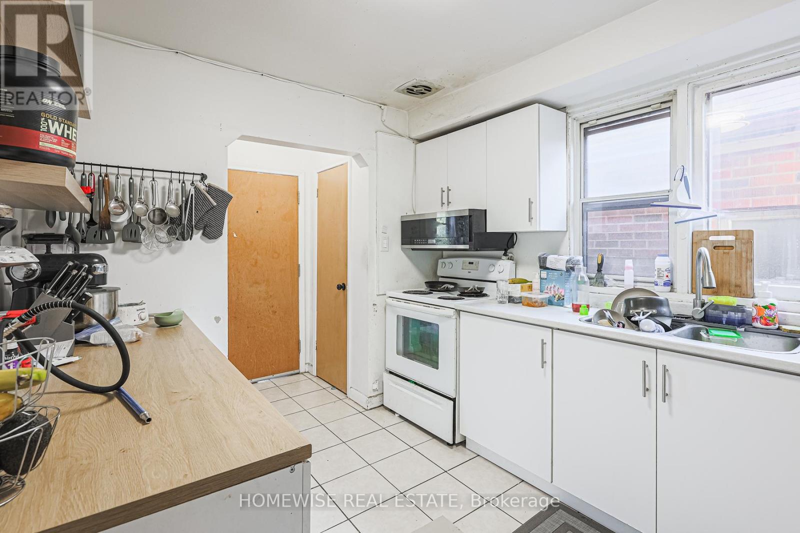 4 Lanark Avenue, Toronto, Ontario  M6C 2B3 - Photo 10 - C12393490