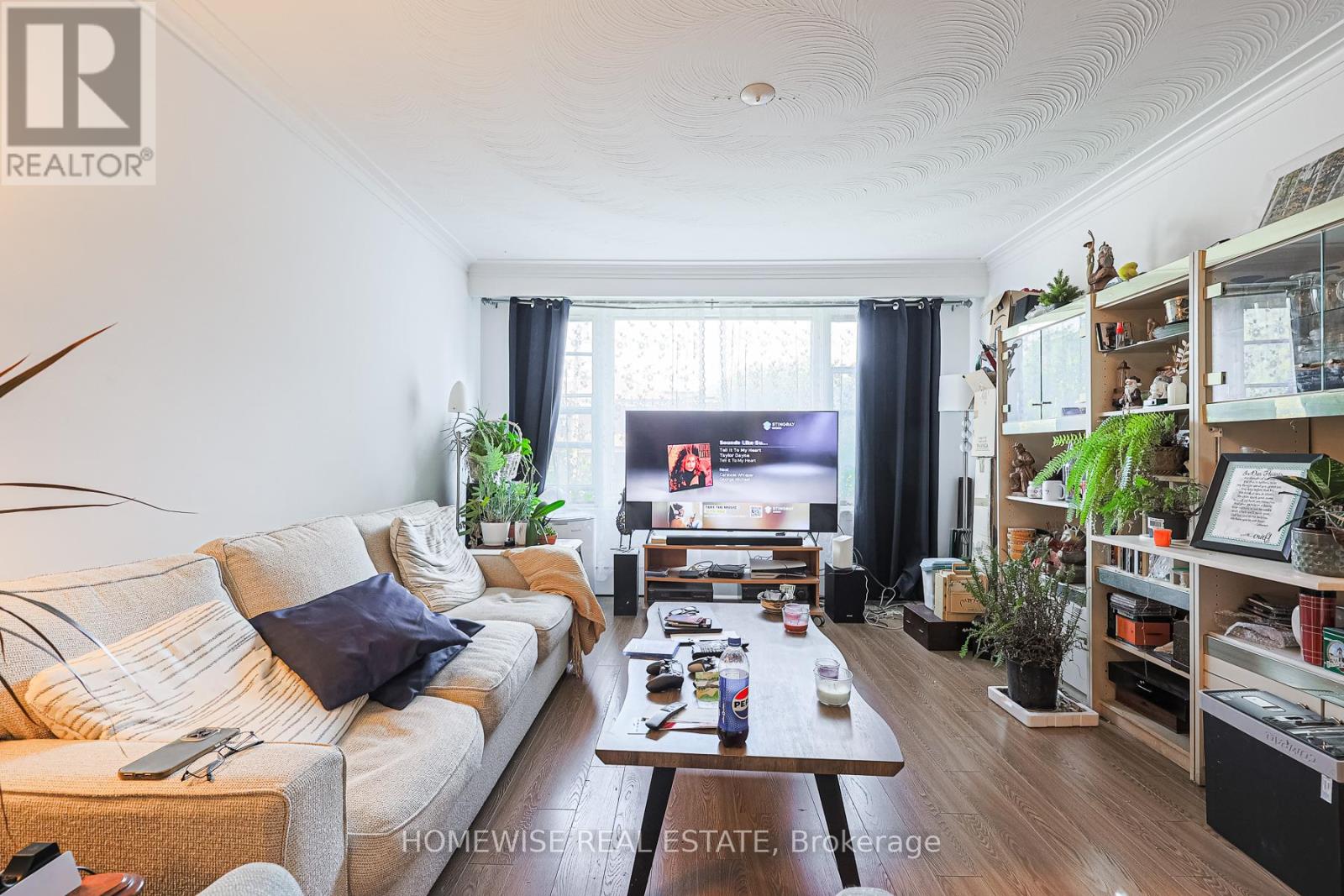 4 Lanark Avenue, Toronto, Ontario  M6C 2B3 - Photo 14 - C12393490