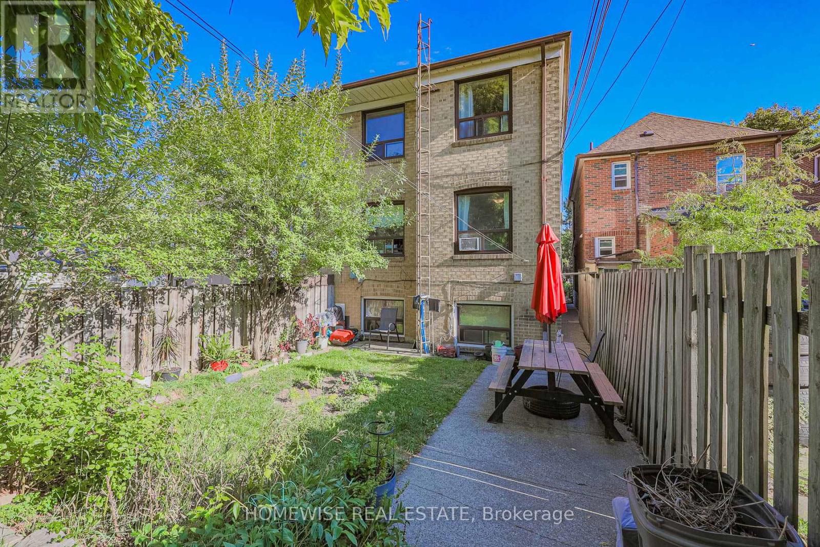 4 Lanark Avenue, Toronto, Ontario  M6C 2B3 - Photo 17 - C12393490