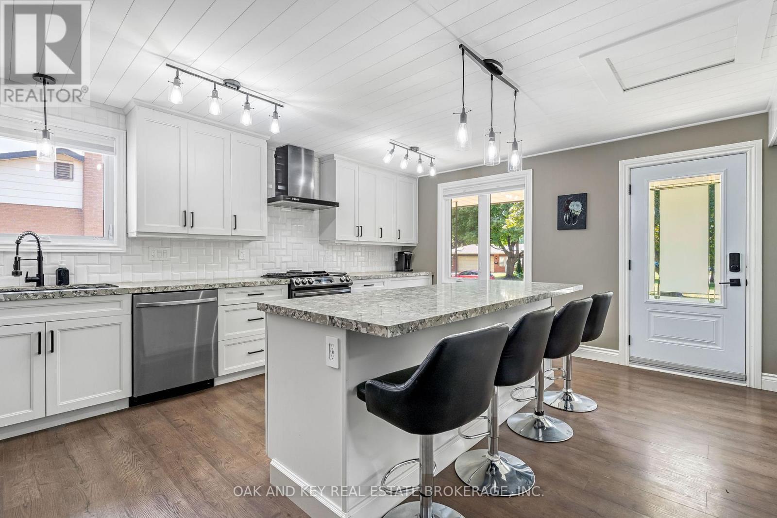 65 Southview Crescent, London South, Ontario  N6J 3L6 - Photo 12 - X12393603