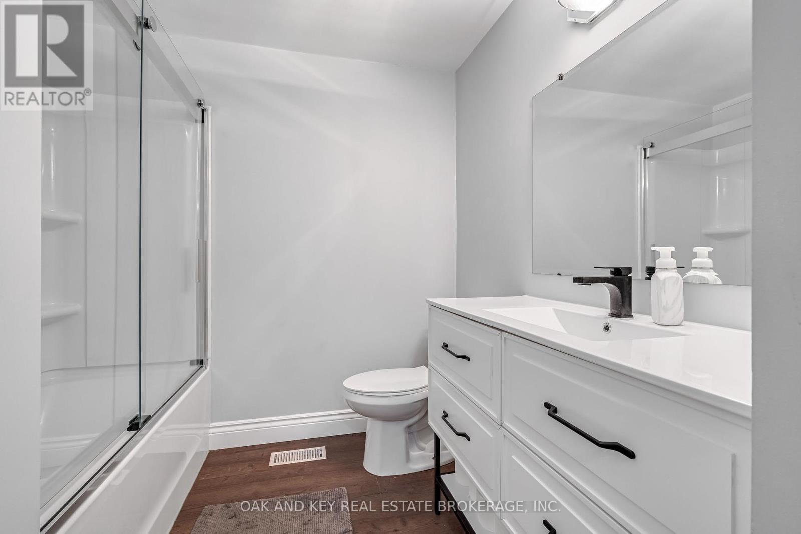 65 Southview Crescent, London South, Ontario  N6J 3L6 - Photo 19 - X12393603