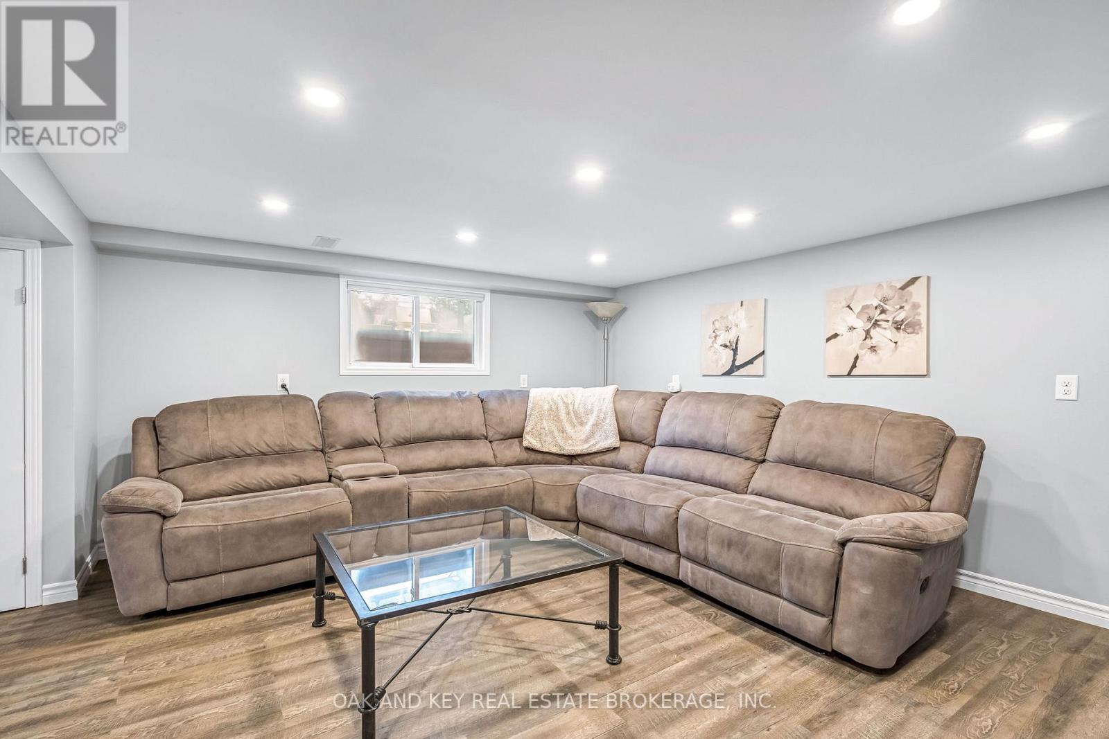 65 Southview Crescent, London South, Ontario  N6J 3L6 - Photo 28 - X12393603