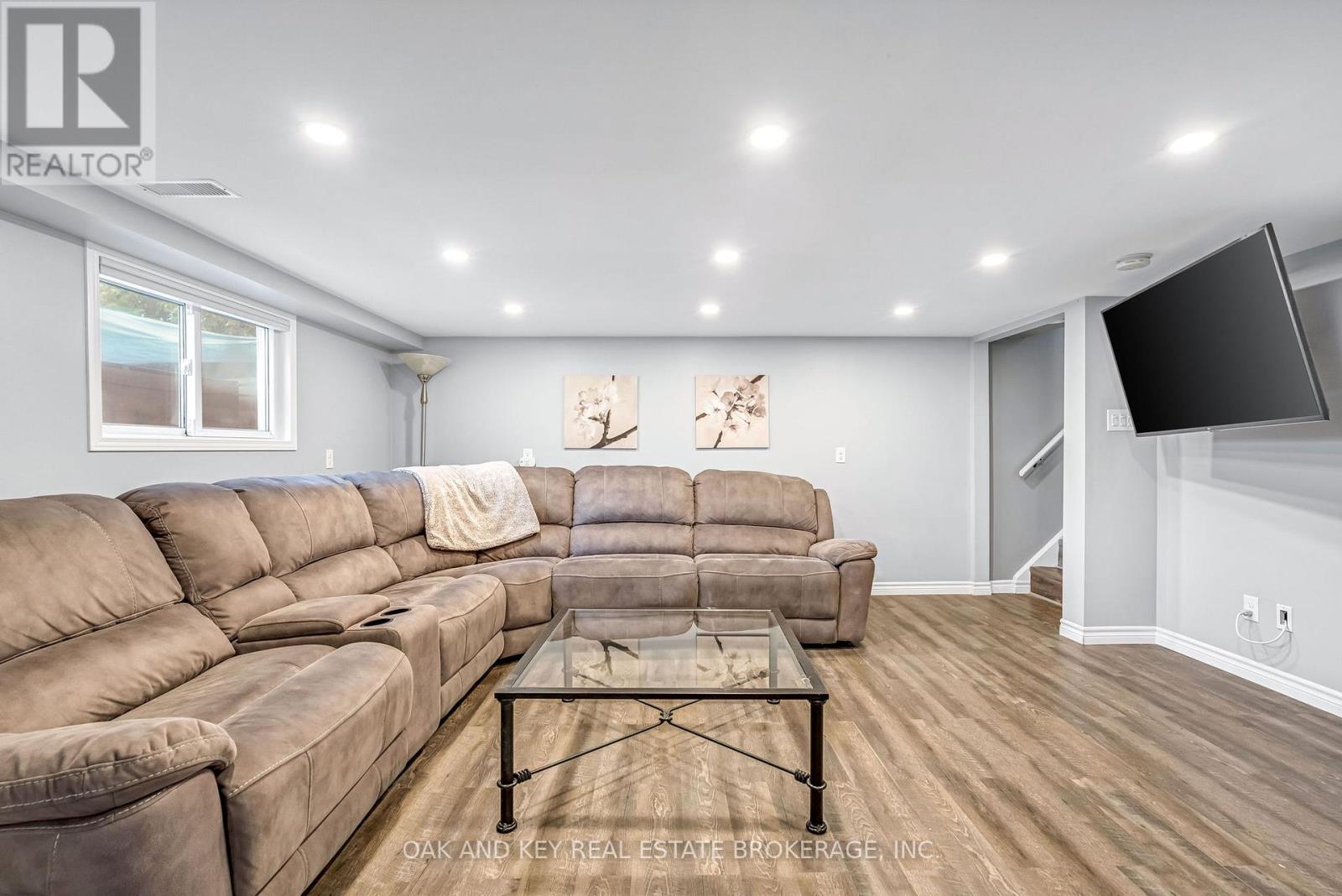 65 Southview Crescent, London South, Ontario  N6J 3L6 - Photo 29 - X12393603