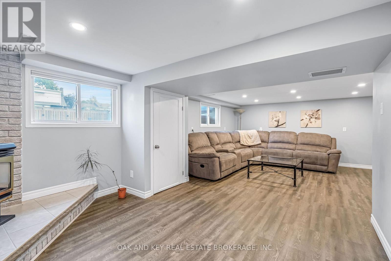 65 Southview Crescent, London South, Ontario  N6J 3L6 - Photo 30 - X12393603
