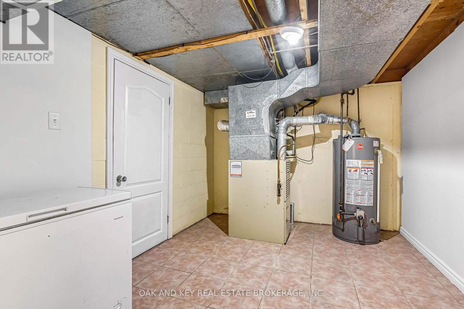 65 Southview Crescent, London South, Ontario  N6J 3L6 - Photo 33 - X12393603