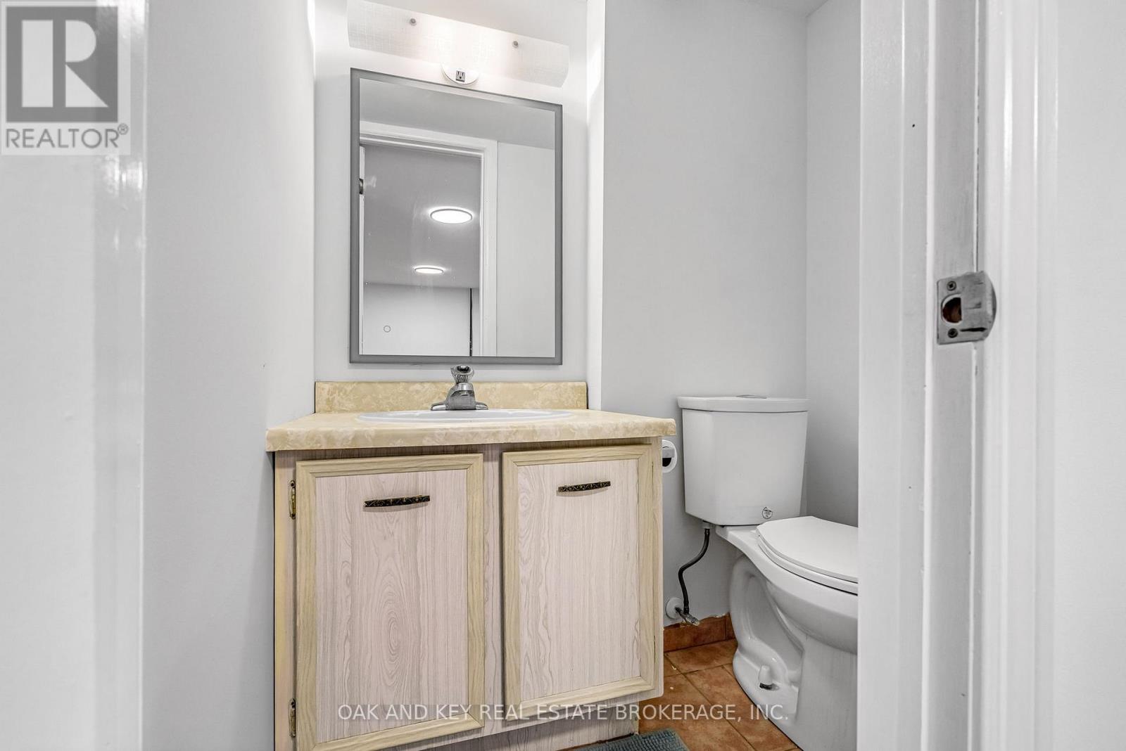 65 Southview Crescent, London South, Ontario  N6J 3L6 - Photo 34 - X12393603