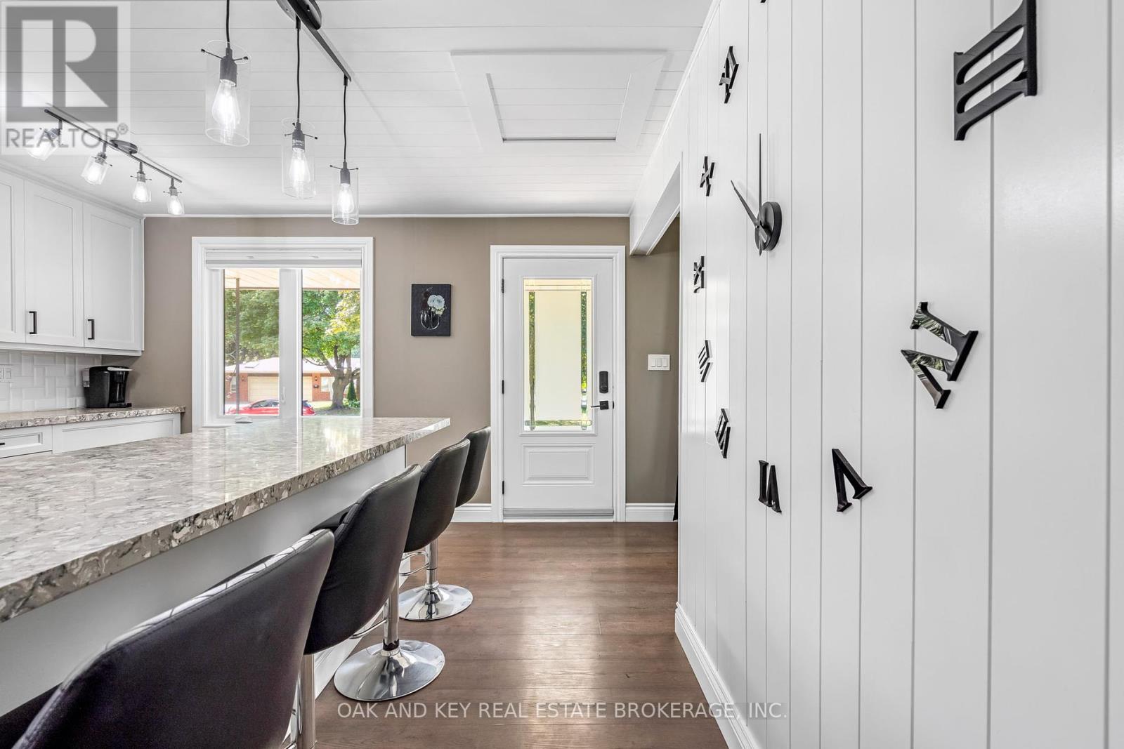65 Southview Crescent, London South, Ontario  N6J 3L6 - Photo 5 - X12393603