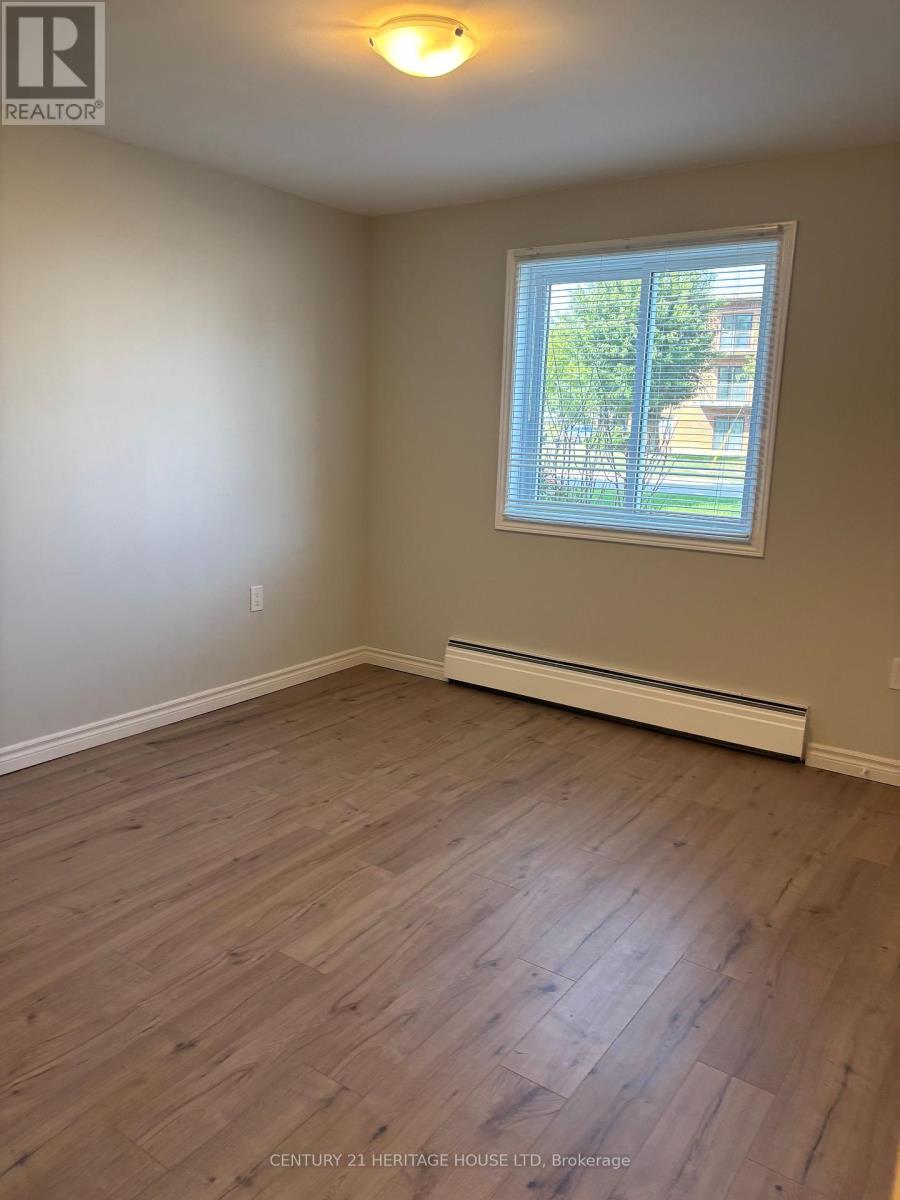 111 - 41 Parkside Drive, St. Thomas, Ontario  N5R 3V1 - Photo 6 - X12393706