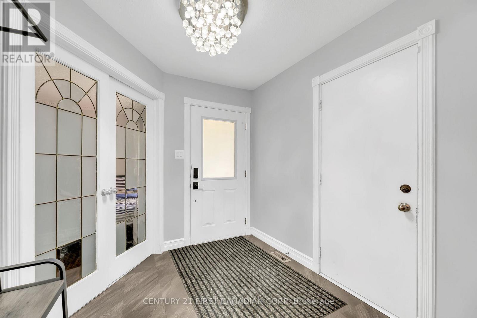 777 Guildwood Boulevard, London North, Ontario  N6H 5G2 - Photo 3 - X12393722