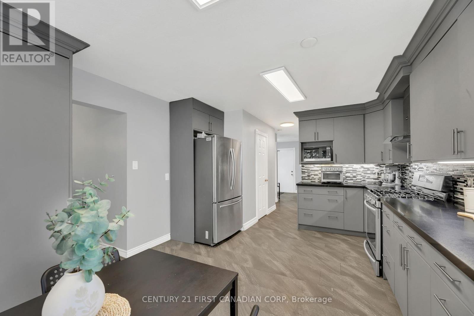 777 Guildwood Boulevard, London North, Ontario  N6H 5G2 - Photo 7 - X12393722