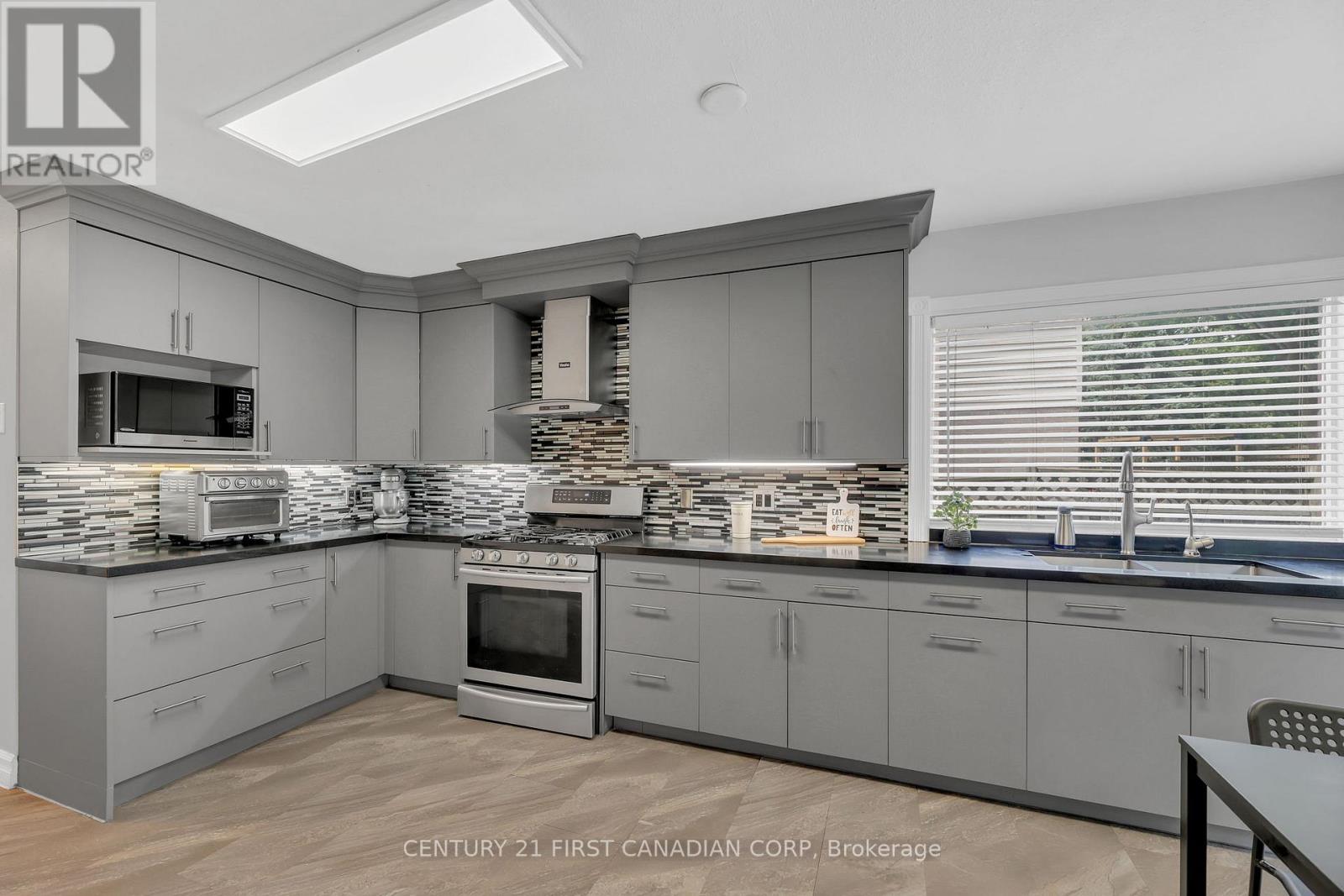 777 Guildwood Boulevard, London North, Ontario  N6H 5G2 - Photo 8 - X12393722