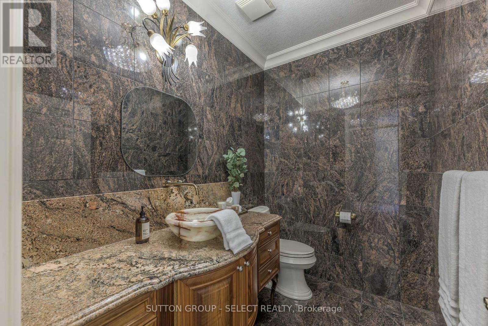 2142 Valleyrun Boulevard, London North, Ontario  N6G 5M7 - Photo 28 - X12393746