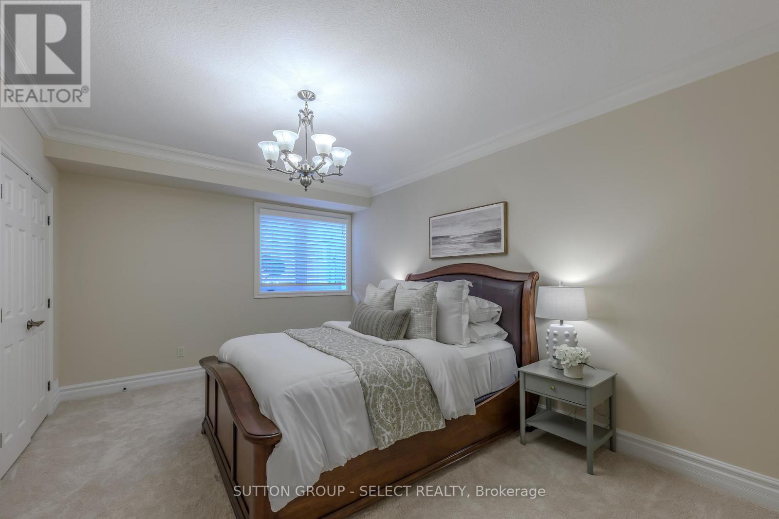 2142 Valleyrun Boulevard, London North, Ontario  N6G 5M7 - Photo 39 - X12393746