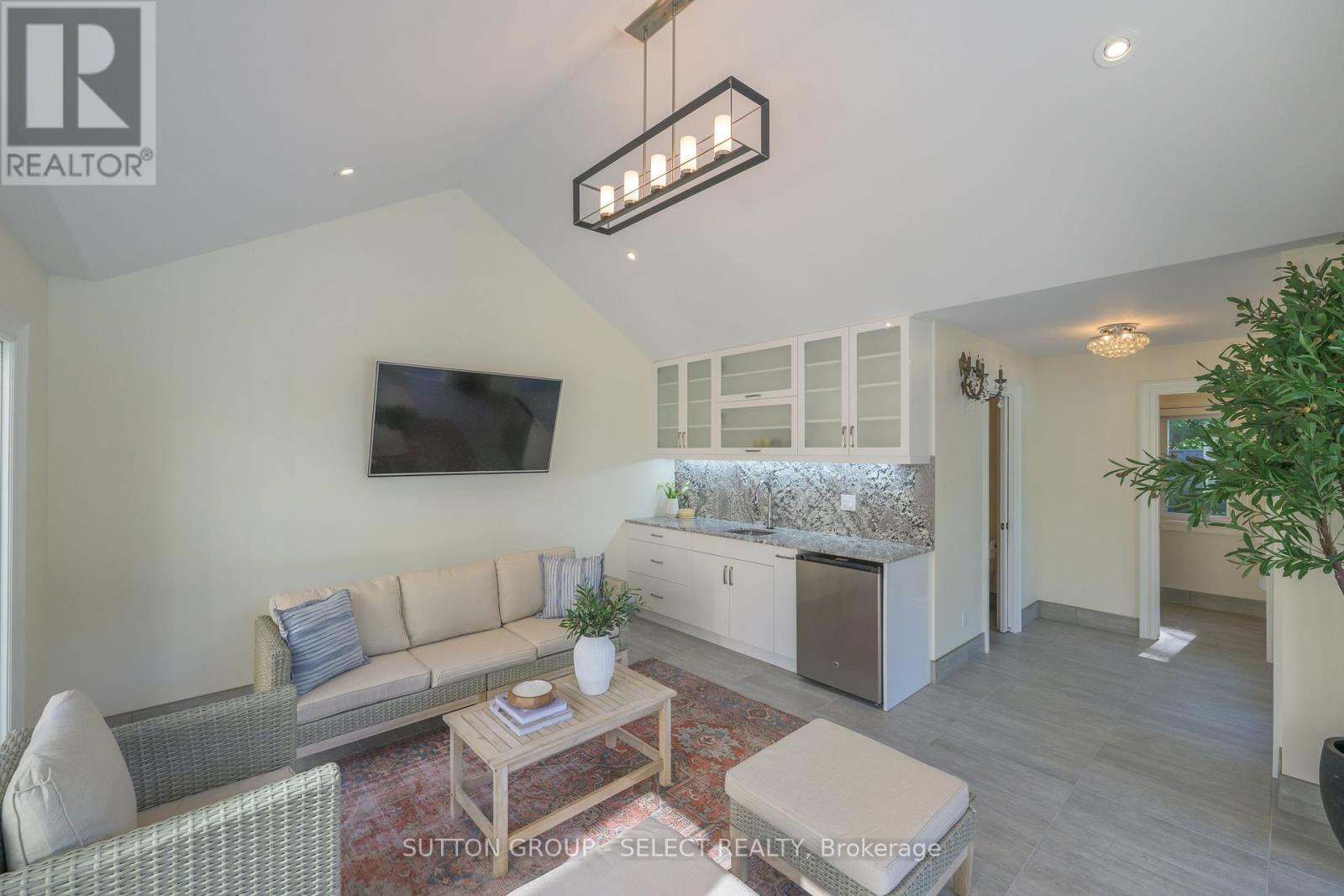 2142 Valleyrun Boulevard, London North, Ontario  N6G 5M7 - Photo 42 - X12393746