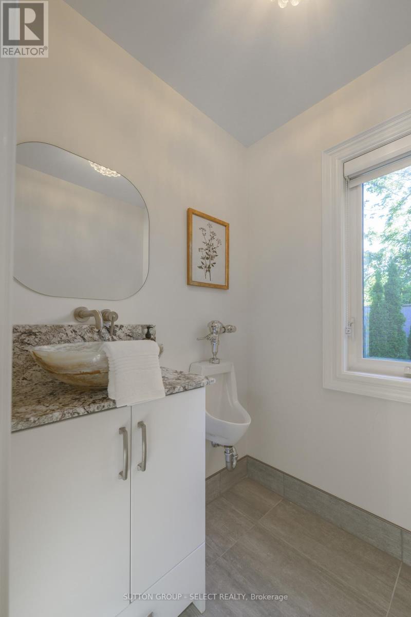 2142 Valleyrun Boulevard, London North, Ontario  N6G 5M7 - Photo 43 - X12393746