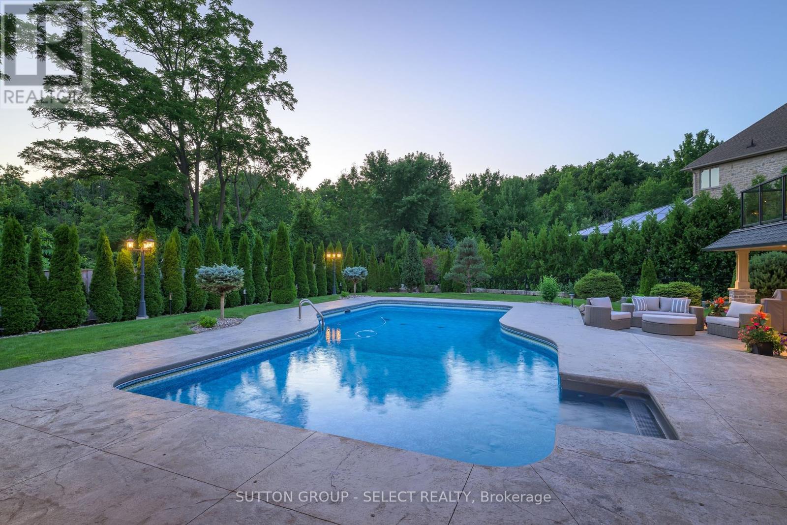 2142 Valleyrun Boulevard, London North, Ontario  N6G 5M7 - Photo 7 - X12393746