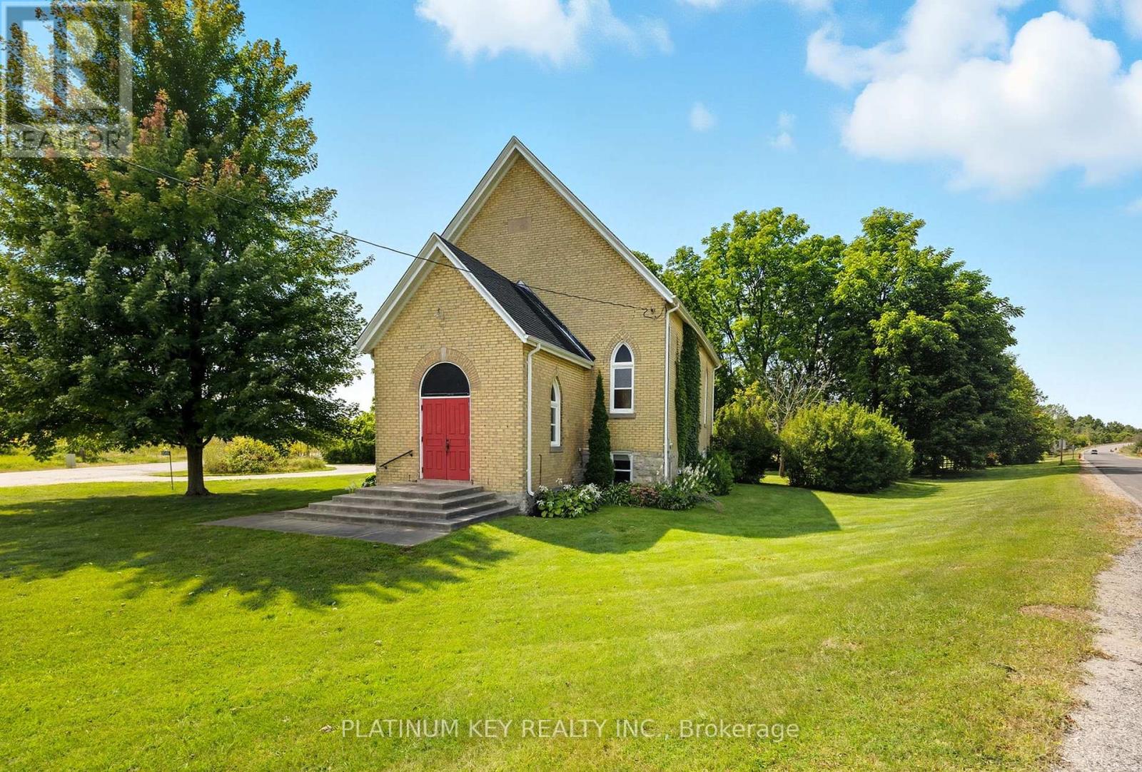 8546 Falconbridge Drive, Strathroy-Caradoc, Ontario  N0L 1W0 - Photo 2 - X12393755